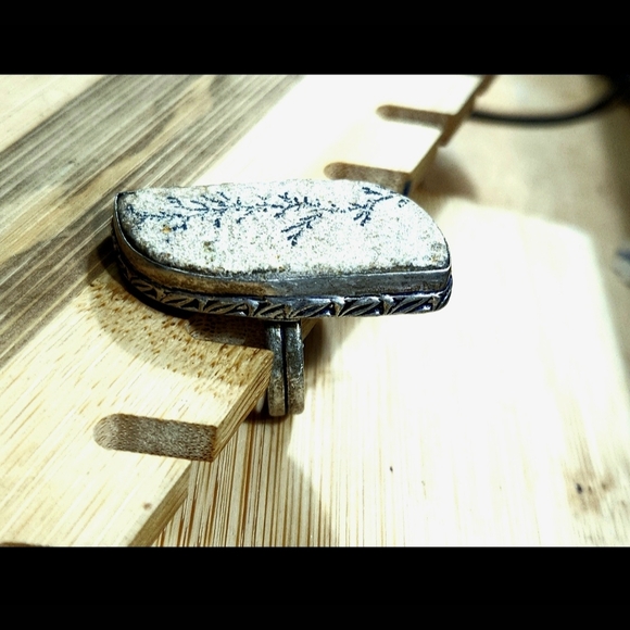 Artistic Stone Ring with Engraved Band - Picture 4 of 6